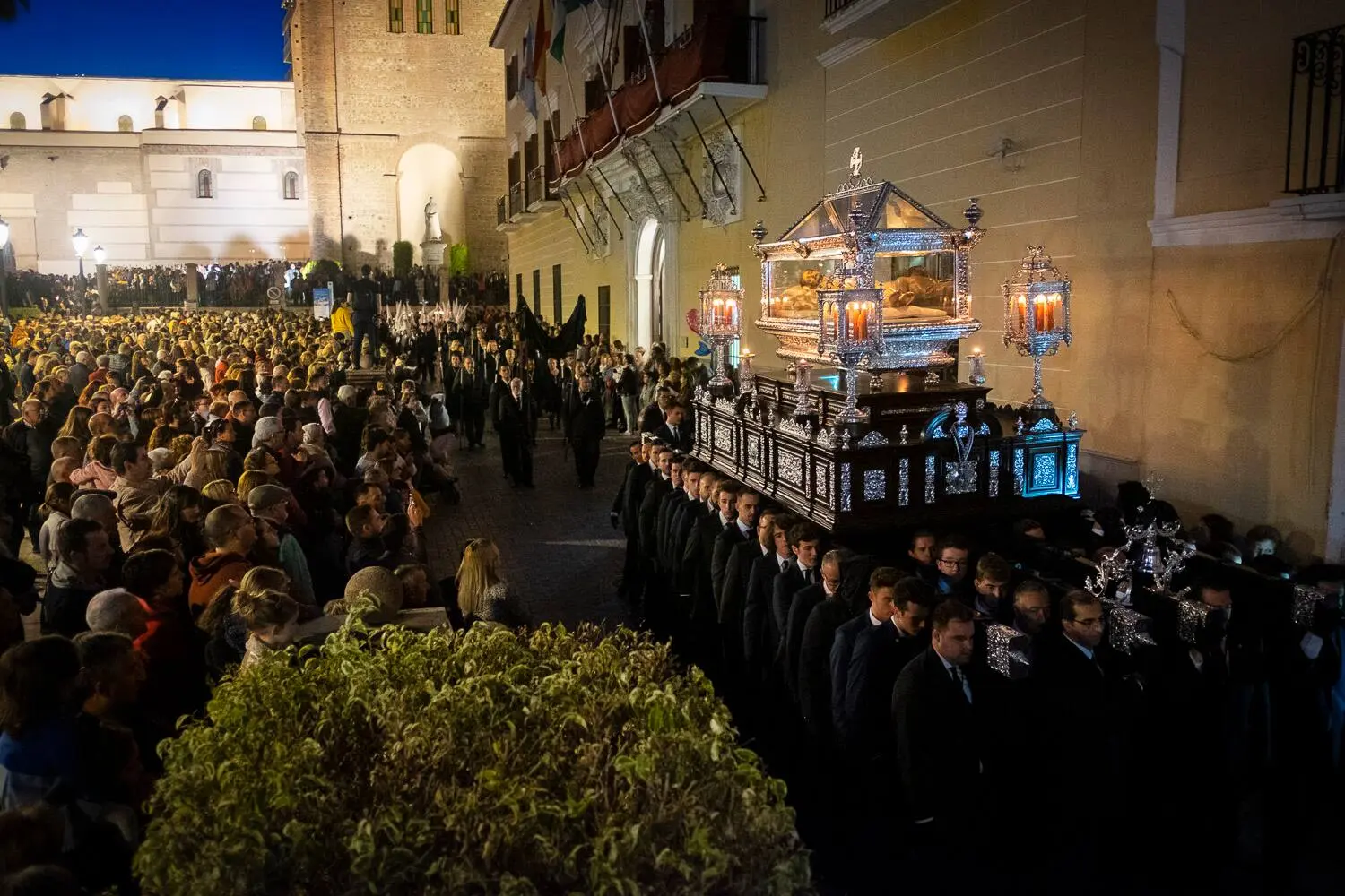 El Santo Sepulcro durante su estación de penitencia por las calles de Motril